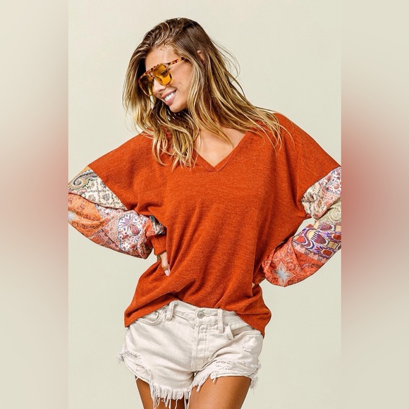 BiBi NWT Top Rust V-neck Printed Sleeves Soft Jersey Sweater Size X-Large - Picture 1 of 2